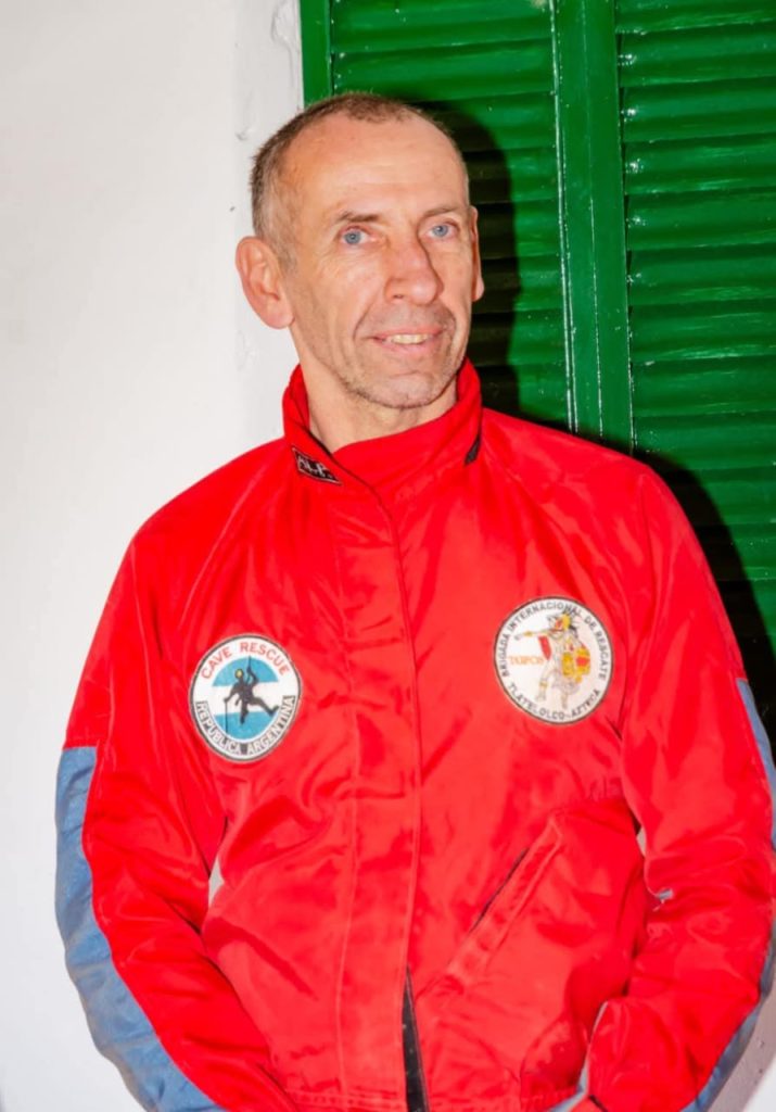 Luis Hernán Carabelli, espeleólogo, rescatista bajo tierra e instructor de técnicas verticales