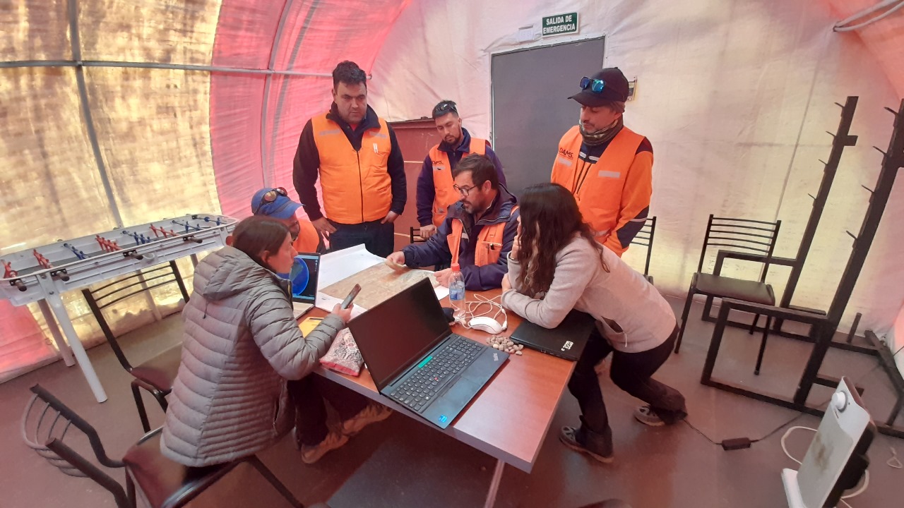El trabajo de los guías de montaña en la minería implica un amplio conocimiento en diversas áreas