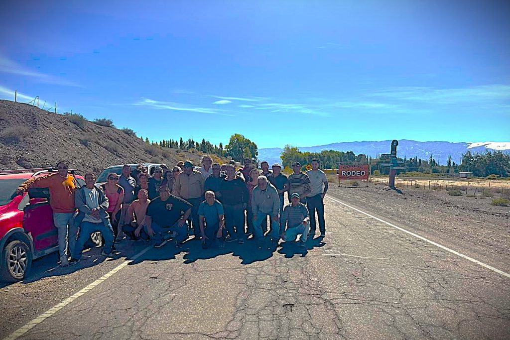 Los vecinos que fueron a hacer un bocinazo a Rodeo, Iglesia