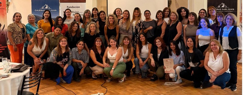 Acero y Roca | Magazine Minero - ENCUENTRO DE MUJERES MINERAS en el club social