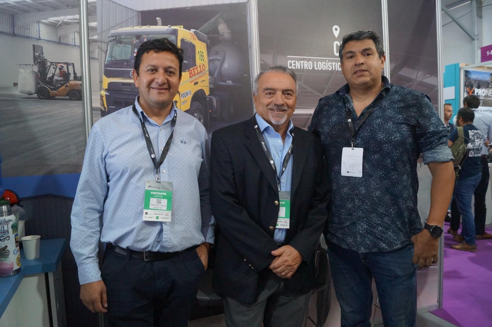 Raúl Cabanay (centro de la foto), gerente general de Caleras San Juan y vicepresidente de la Cámara Minera de San Juan