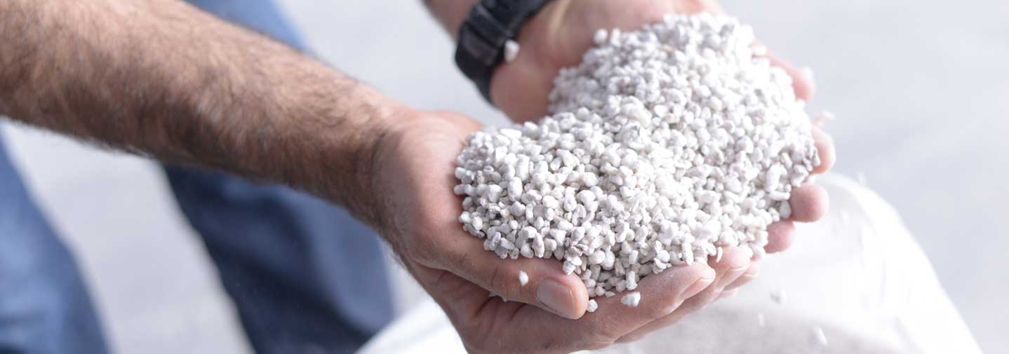 Acero y Roca | Magazine Minero - Perlita expandida: el mineral volcánico que redefine el confort y la eficiencia en obra