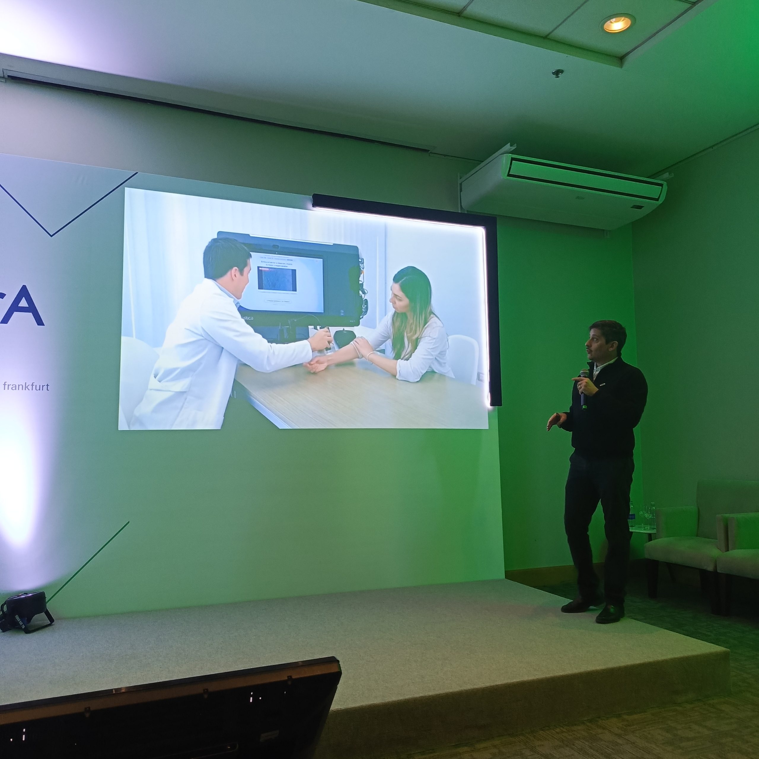 Fuente de imagen: Acero y Roca. Con esta herramienta, el médico puede tomar decisiones clínicas con mayor precisión desde la distancia.