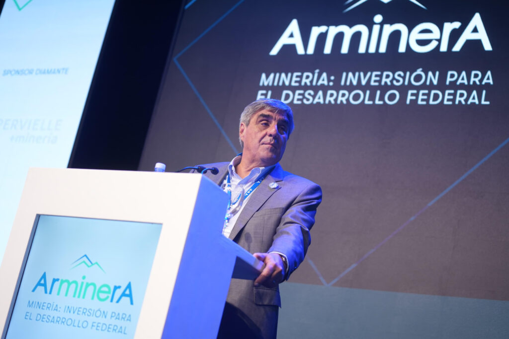 El presidente de la Cámara Argentina de Empresarios Mineros (CAEM) dijo “Tenemos que ocuparnos nosotros de las infraestructuras.No vamos a convencer a Milei de que se hagan con obra publica