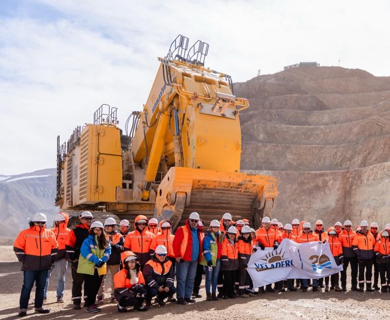 Veladero es un claro ejemplo de la apuesta innovadora por Komatsu, incorporando equipos que causaron la admiración de los visitantes a la mina.