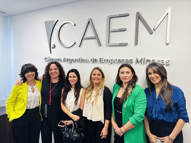 La CAEM es otra gran institución impulsora de la mujer en la mineria, junto a WIM Argentina, están haciendo posible que mas mujeres participen en este sector.
