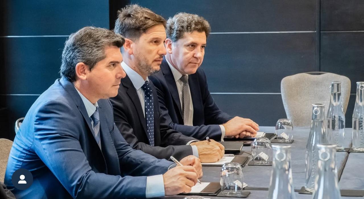 El Gobernador Orrego rodeado de sus dos ministros mas influyentes en la minería , cuyas posiciones son distintas de como trabajar con los proveedores mineros locales