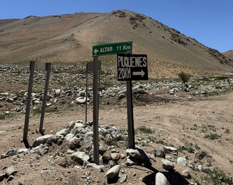 Las nuevas perforaciones en el pozo de perforación PIU-06 2025DDH (PIU-06) ha confirmado un nuevo descubrimiento de pórfido de cobre y oro, ubicado inmediatamente al norte del sistema emergente Altar North de Aldebaran Resources, dentro del grupo más amplio Piuquenes-Altar .