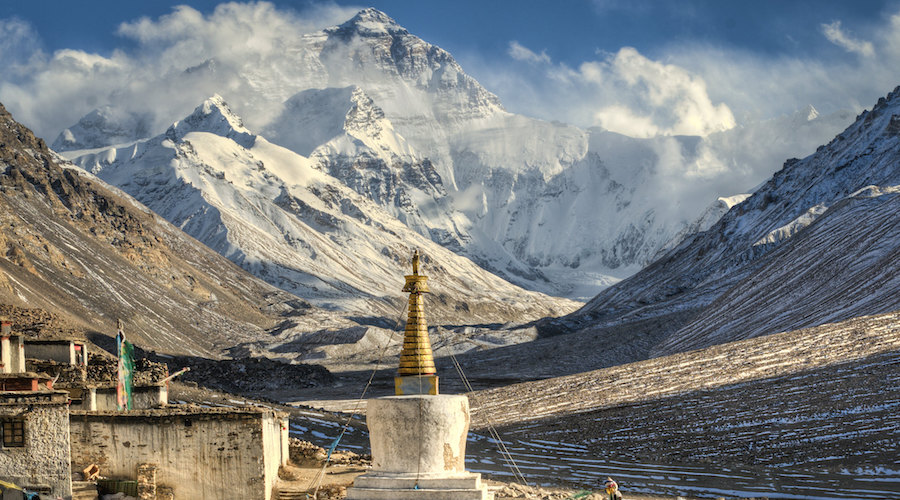 Descubrimiento de depósito de cobre estimado en 150 millones de toneladas métricas en la meseta Qinghai-Xizang, también conocida como la meseta tibetana.