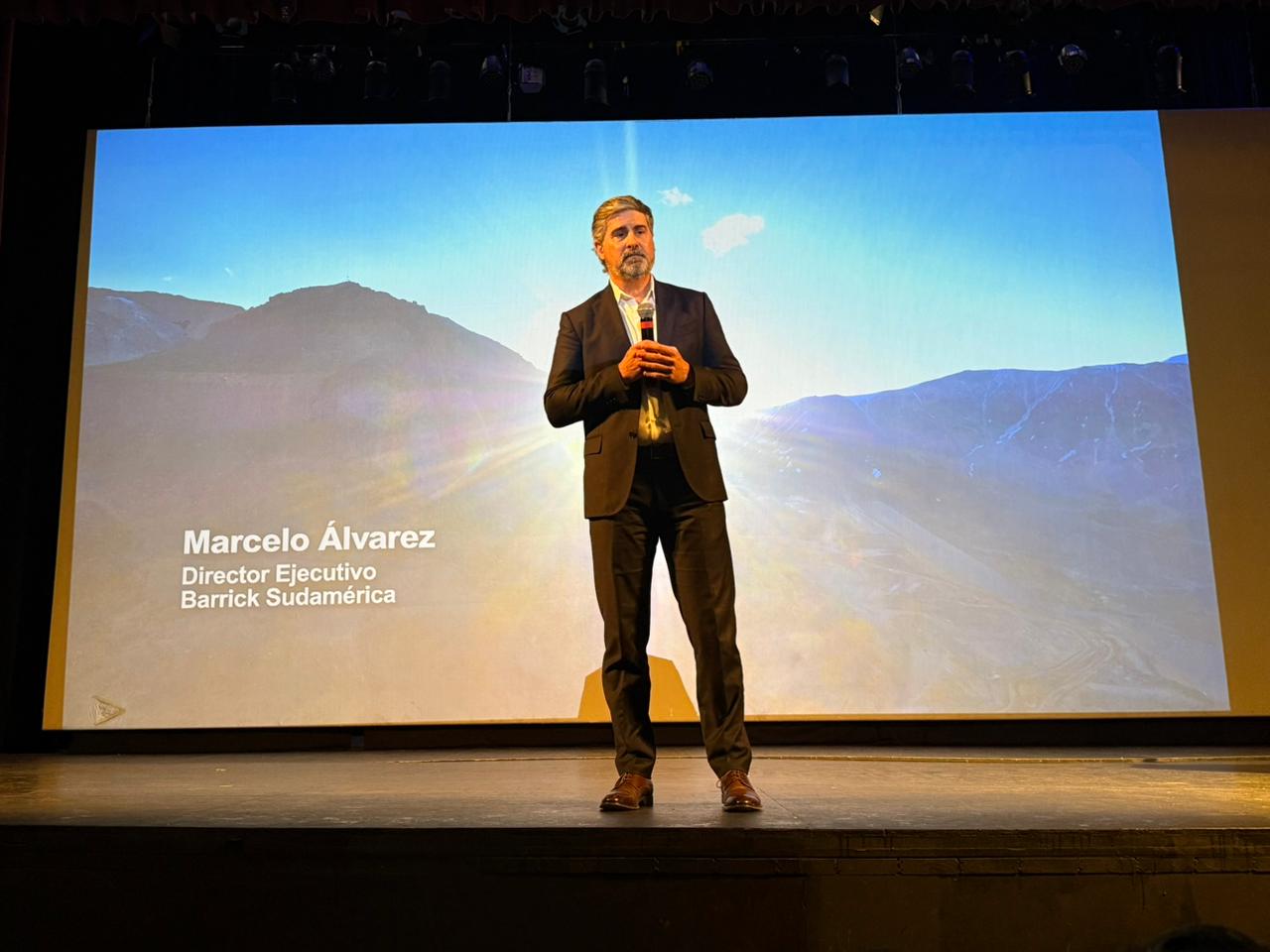 Marcelo Álvarez es la cara gubernamental de Barrick en LATAM, y su disertación se basó en una autocrítica de errores cometidos en el pasado en Argentina