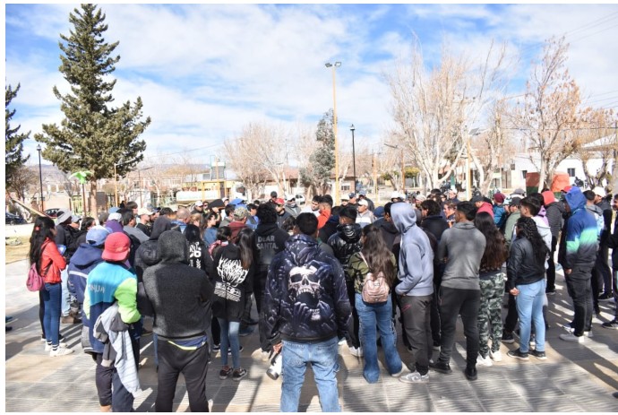 Los iglesianos que quedaron desocupados, tras la operación invierno de Veladero en una manifestación la semana pasada