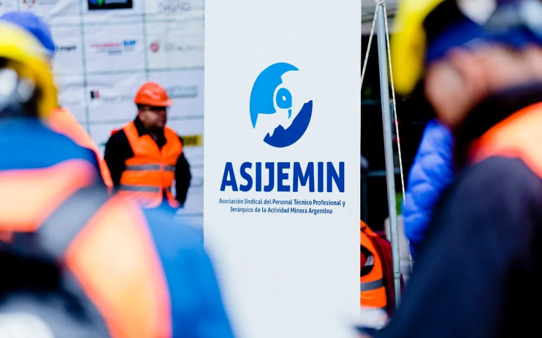 ASIJEMIN manifiésta que el desarrollo minero debe ser una oportunidad para generar empleo y crecimiento sustentable con arraigo local, y que la prioridad en la contratación debe ser para los trabajadores y proveedores de San Juan y otras provincias argentinas, tal como lo establece la normativa vigente. ASIJEMIN manifiésta que el desarrollo minero debe ser una oportunidad para generar empleo y crecimiento sustentable con arraigo local, y que la prioridad en la contratación debe ser para los trabajadores y proveedores de San Juan y otras provincias argentinas, tal como lo establece la normativa vigente.