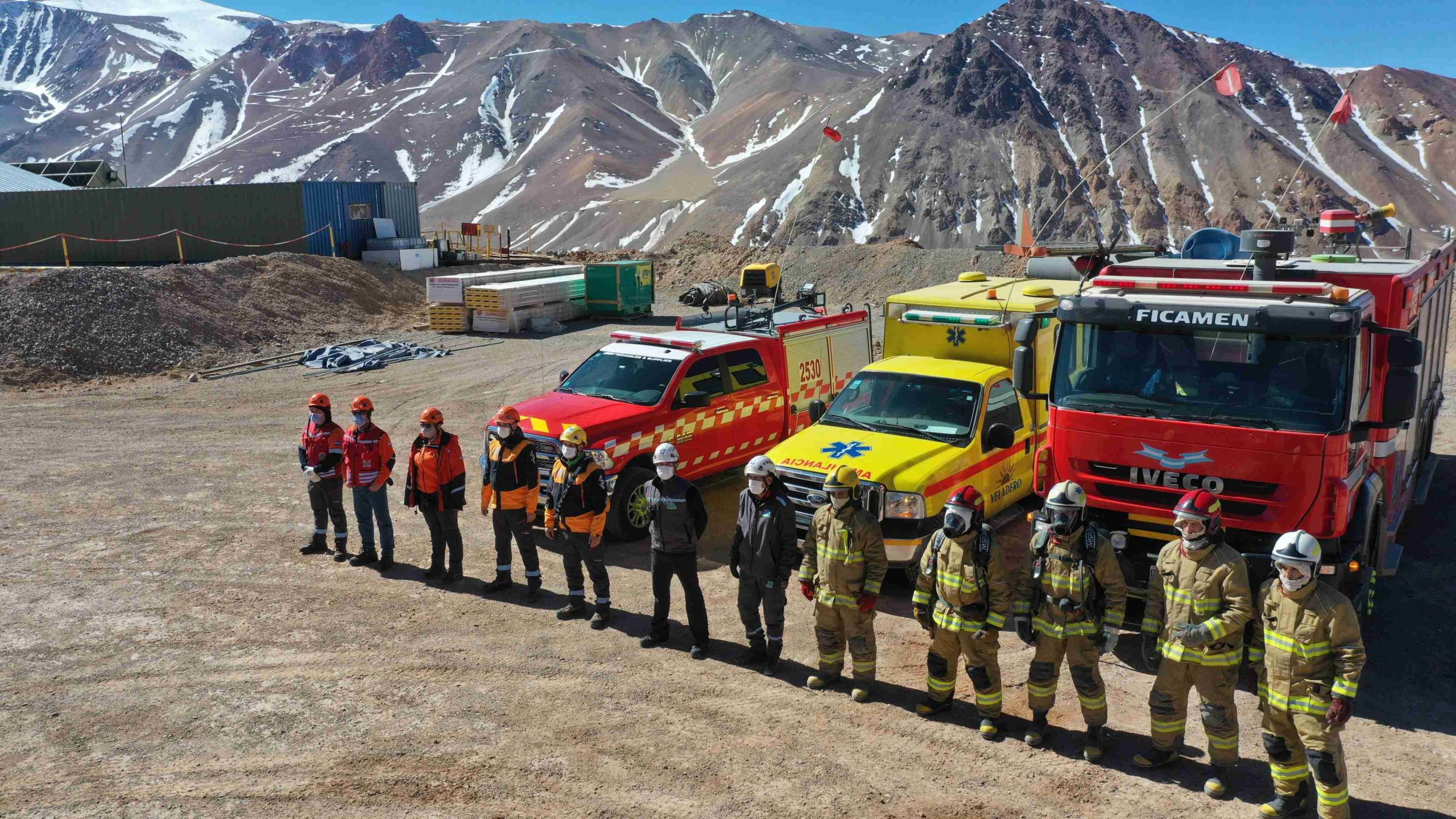 Las brigadas de emergencia siempre están listas para actuar sin importar el día ni la hora , su responsabilidad y compromiso es 24x365