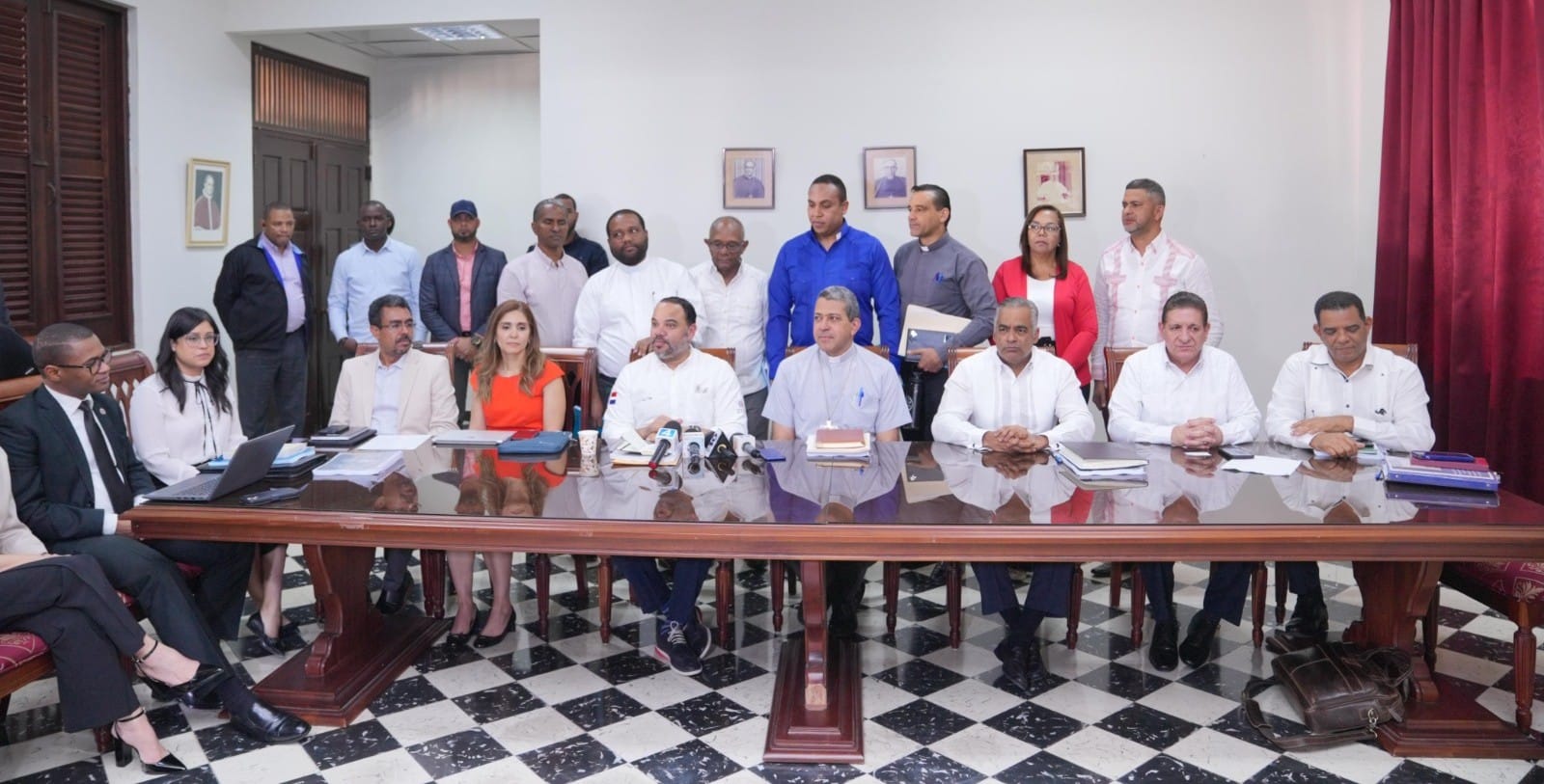 El pacto fue suscrito por 23 líderes comunitarios tras seis meses de trabajo. El pacto fue suscrito por 23 líderes comunitarios tras seis meses de trabajo.