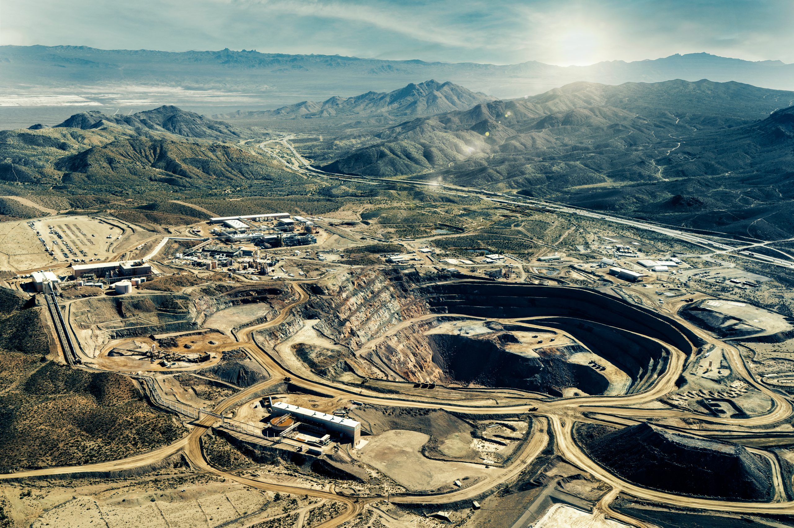  El acuerdo, además, prevé que la compañía construya una nueva fábrica para producir imanes de tierras raras, unos componentes altamente valorados por su potencia magnética pese a su pequeño tamaño.