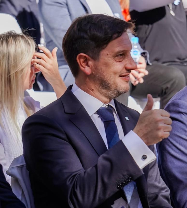 El ministro Perea esta cada dia mas cuestionado por la falta de toma de decisiones en su ministerio lo que está provocando tensiones en el sector. 