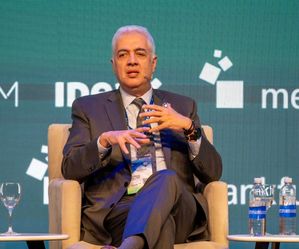 Alfredo Omar Vitaller sigue en siendo el foco de las críticas de las comunidades y sectores sociales por su manera de gestionar las contrataciones con proveedores de fuera de la provincia 