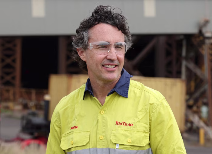 Rio Tinto designa a Simon Trott como nuevo CEO a partir de agosto de 2025. Con 20 años en la compañía, liderará la minera en una etapa clave de inversión, control de costos y crecimiento global.