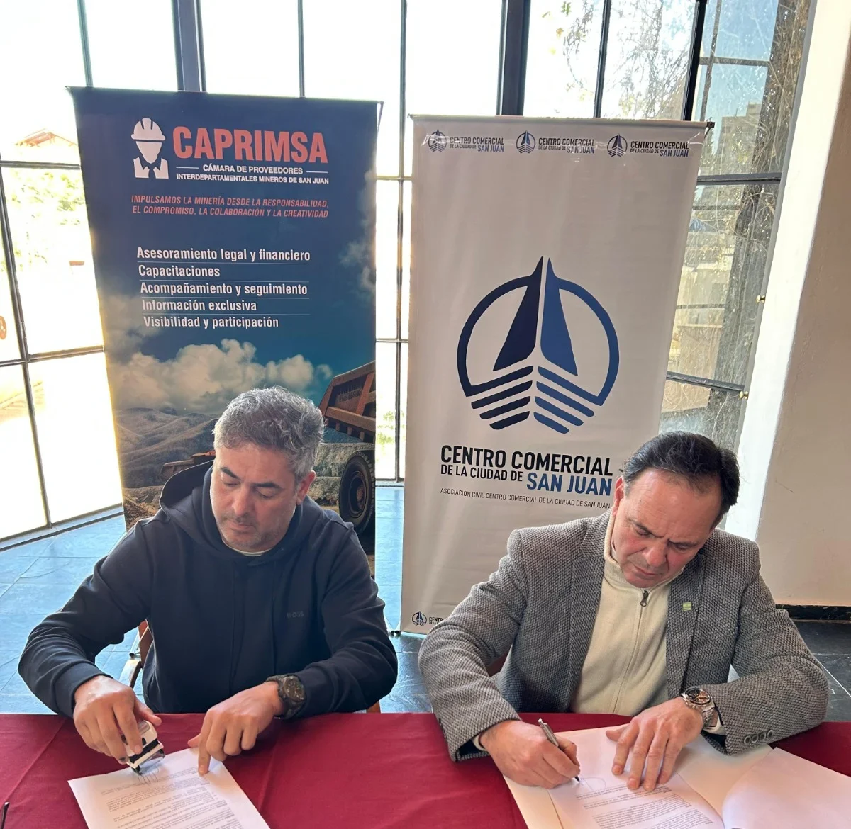 Fernando Godoy, presidente de CAPRIMSA y Darío Minnozzi, presidente del Centro Comercial de la Ciudad de San Juan firman convenio marco Fernando Godoy, presidente de CAPRIMSA y Darío Minnozzi,presidente del Centro Comercial de la Ciudad de San Juan firman convenio marco