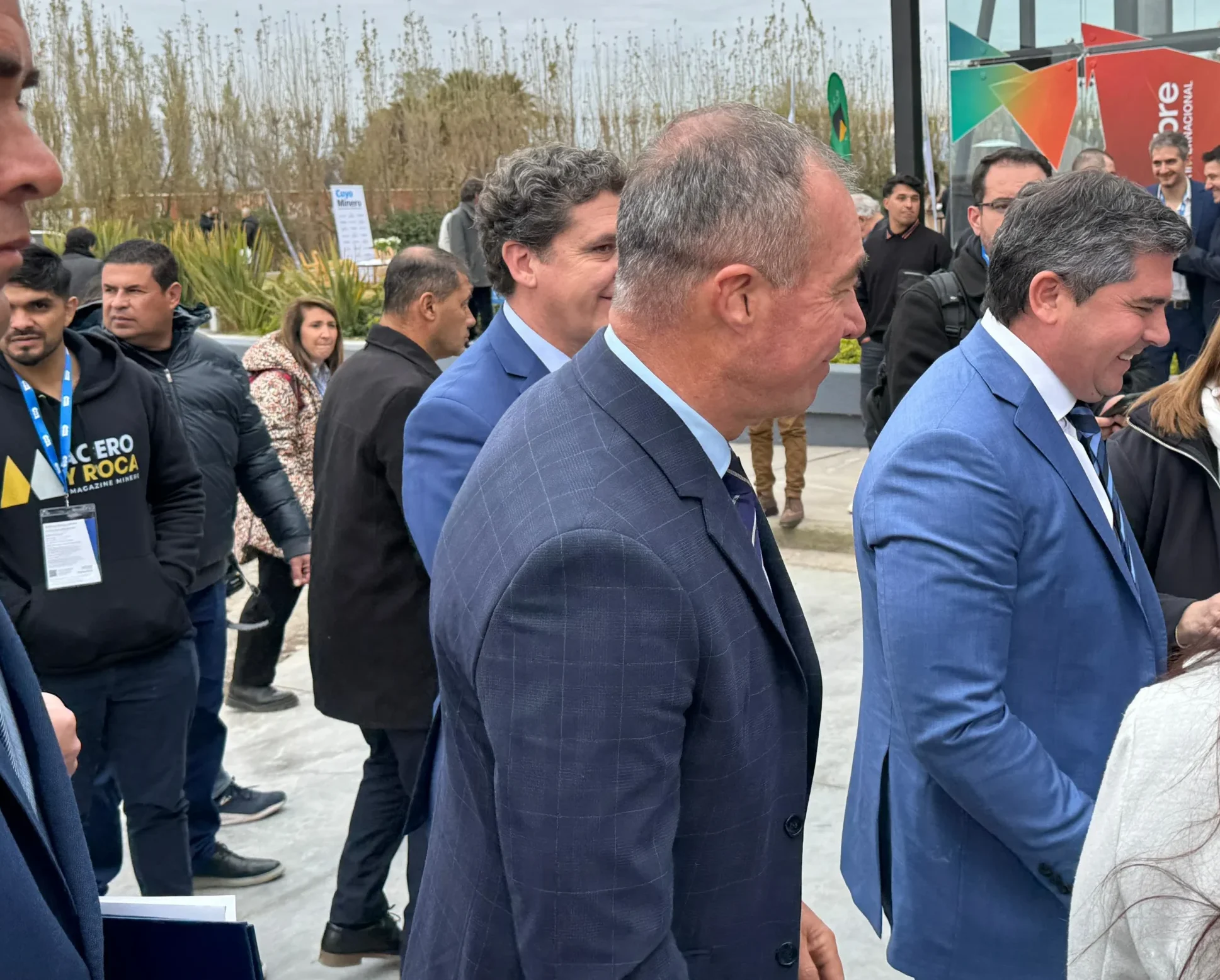 Marcelo Orrego y Fabián Martín durante su llegada al Argentina Cobre 2025 