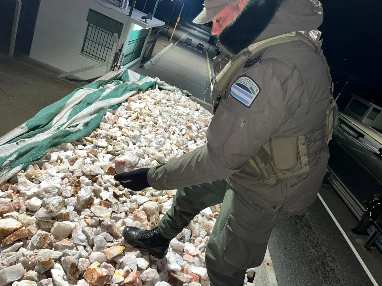 Gendarmería informó las actuaciones a la autoridad judicial y al ministerio de minería de la provincia