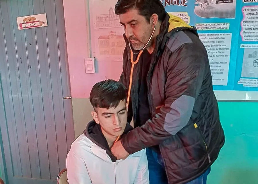 El médico Daniel Carbajal en su rol de líder comunitario