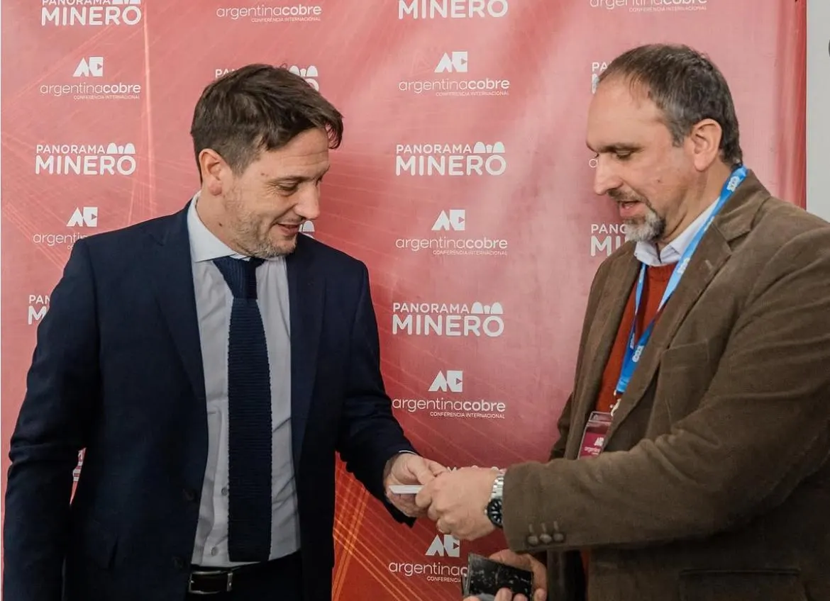 Perea ministro de minería de San juan conoce la actual situación de los actores locales con Vicuña, seguir aceptando condiciones poco transparentes, puede traer consigo dudas acerca de su gestión . 