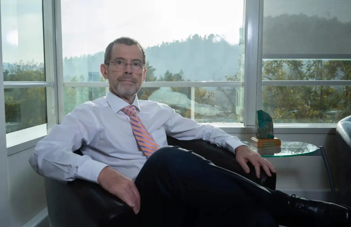 Gonzalo Araujo es chileno, y asesora el proyecto binacional Vicuña