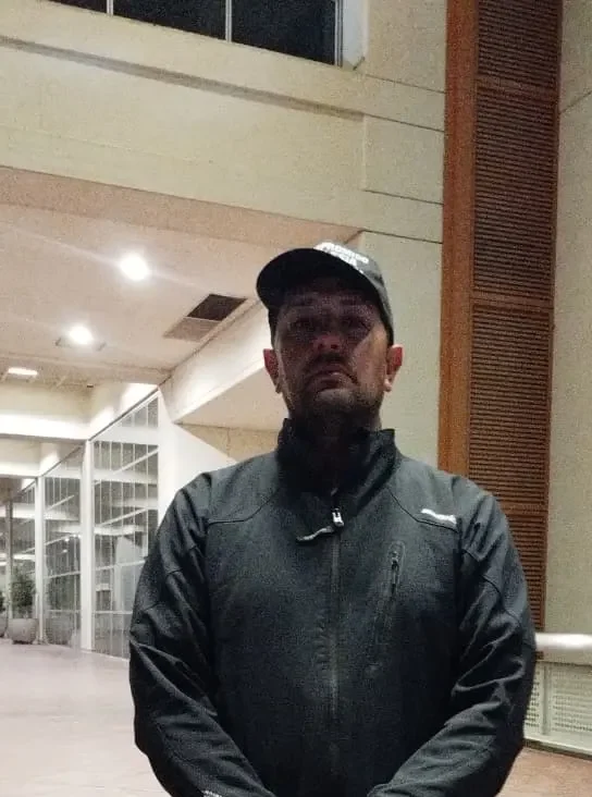 Retrato de Ítalo Navarro, líder de los proveedores de Iglesia, a la salida de su reunión con la empresa Vicuña