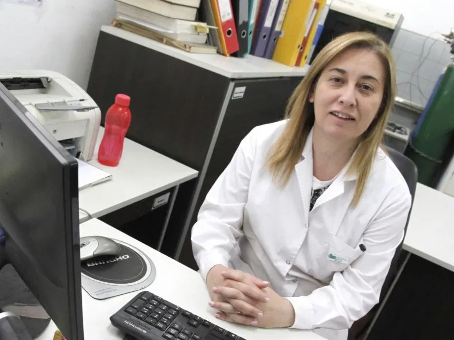 Retrato de la Dra. Ivana Orozco, líder de la investigación sobre economía circular en la UNSJ.