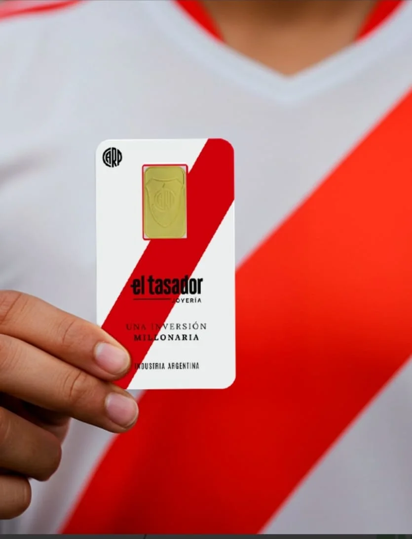 Logos oficiales de River Plate y Joyería El Tasador