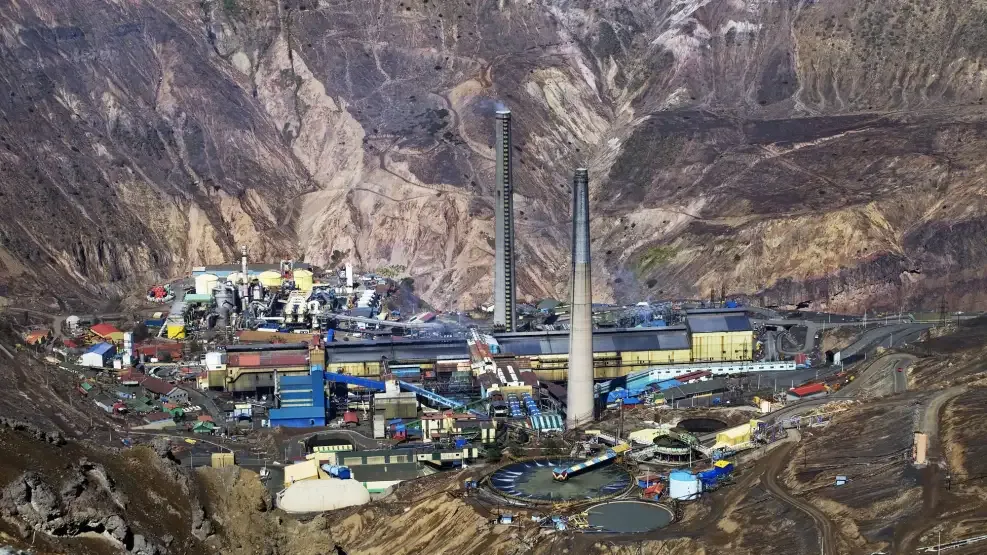 La Corporación Nacional del Cobre, más conocida como CODELCO, es una empresa estatal chilena dedicada a la explotación minera cuprífera.