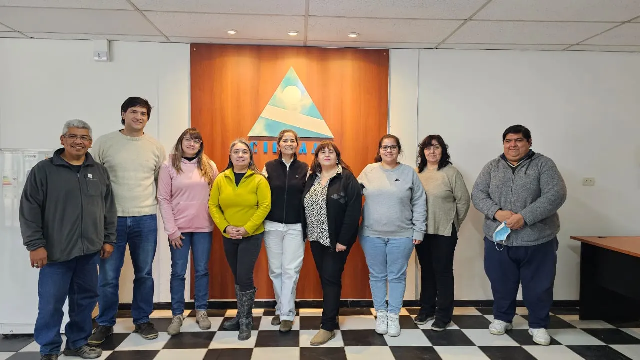 Equipo de trabajo de CIPCAMI en San Juan, con su directora Graciela Arredondo en el centro.