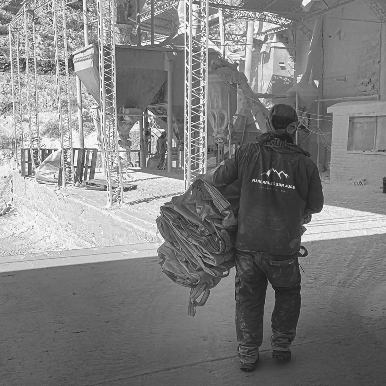 Acero y Roca | Magazine Minero - San Juan produce cal de alta pureza que impulsa la industria nacional
