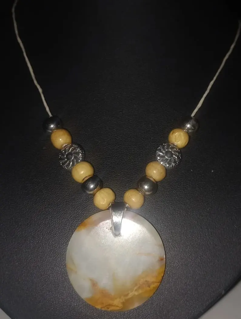 Joyas con minerales de San Juan. Colgante de ónix