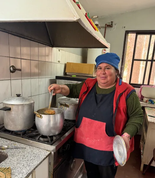 Verónica Marinero, cocinera de la escuela albergue en Iglesia