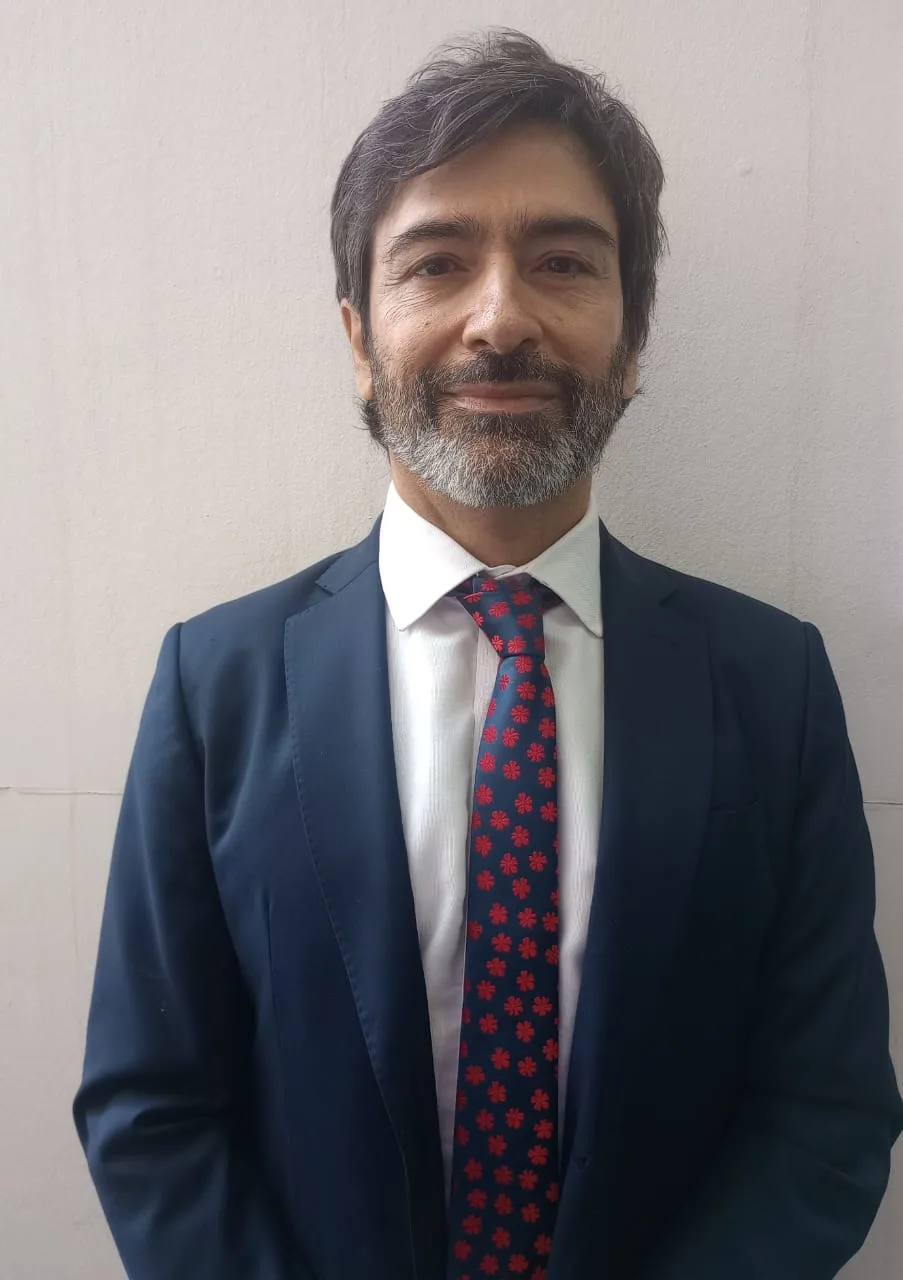  Federico Godoy exponiendo sobre la relación entre San Juan y China en el sector minero.