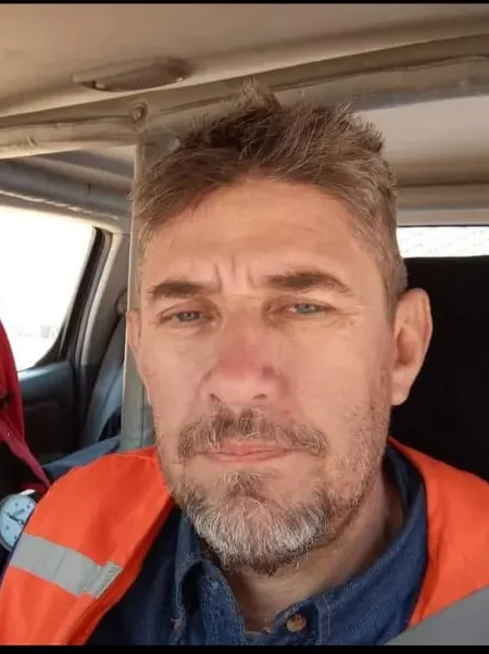 Primer plano de Patricio Aníbal Páez, presidente de la Agrupación Minera Cordillera de los Andes.