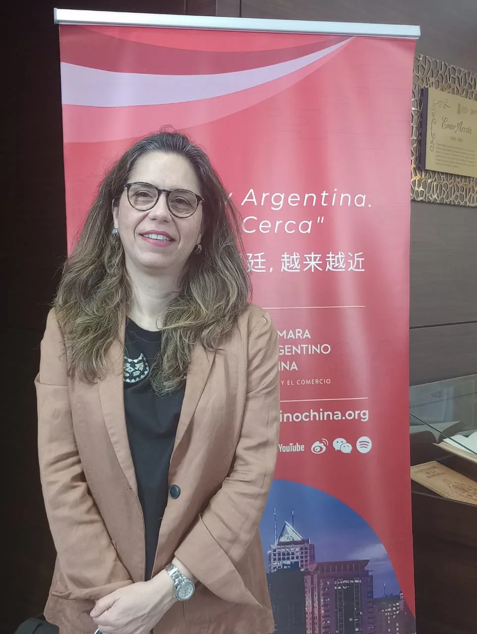 Emma Fontanet, de Fundación ICBC, hablando sobre los desafíos y oportunidades del comercio electrónico con China para empresas argentinas.