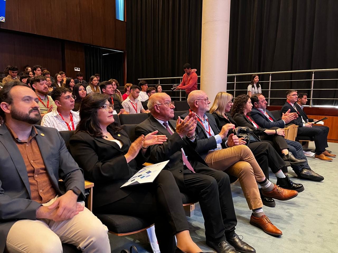 Autoridades de la UNSJ y la Cámara Minera de San Juan en la apertura de la Jornada Estudiantil de Minería 2025.