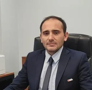 Lucas Estrada, presidente de EPSE San Juan, destacando la importancia de la formación de recursos humanos.