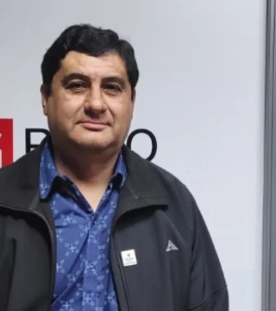 Denis Monardez, secretario de Minería del departamento de Iglesia, San Juan, brindando declaraciones sobre el conflicto minero.