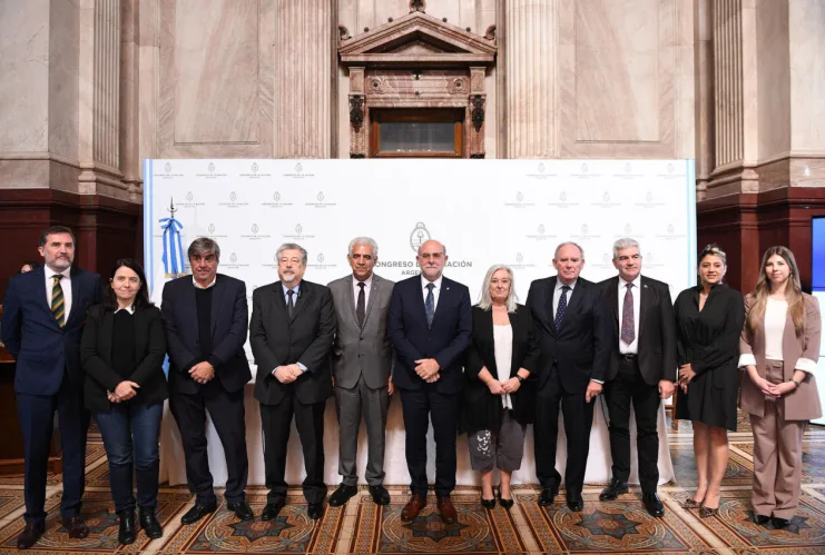 Panel de expositores en el debate “La Minería Argentina: Desafíos y Oportunidades” en el Senado de la Nación.