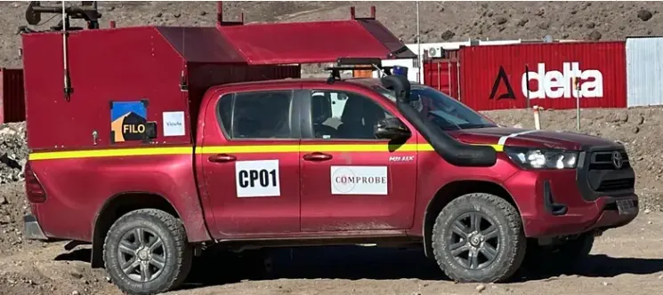 Camioneta chilena trabajando en Vicuña