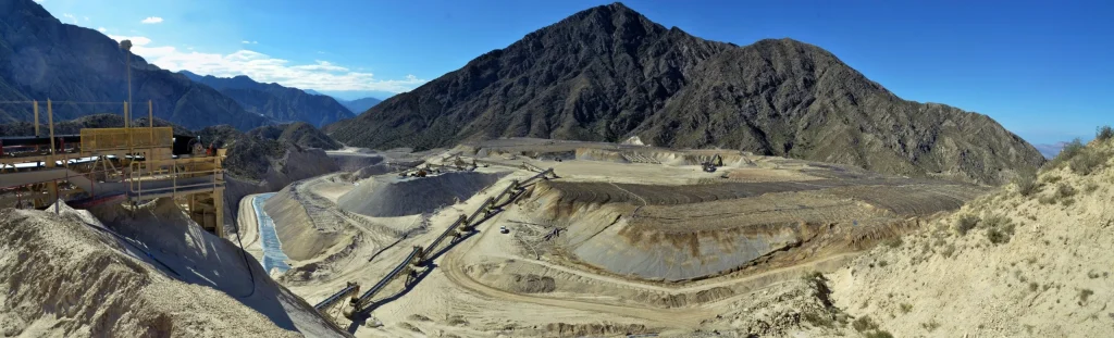 La mina Gualcamayo, ubicada en el departamento de Jáchal a 180 kilómetros al norte de la ciudad de San Juan