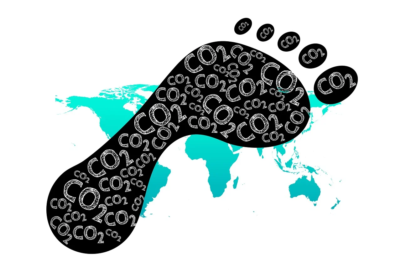 Gráfico conceptual que ilustra la reducción de la huella de carbono gracias a la minería sustentable