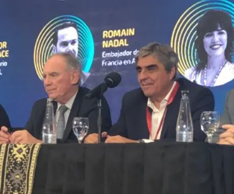 Luis Lucero y Roberto Cacciola en el seminario de litio en Catamarca.
