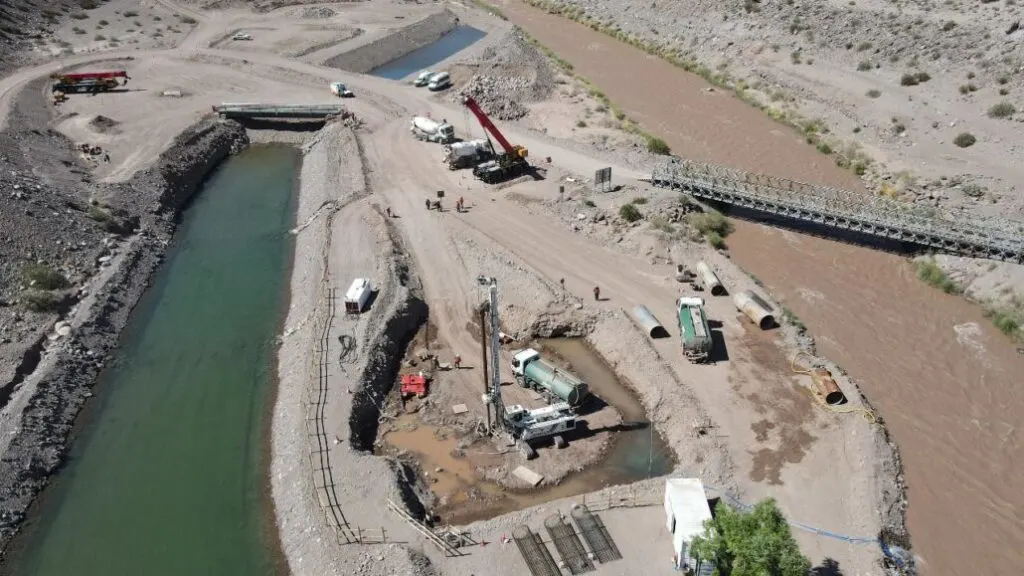 Vista panorámica de la infraestructura del puente Los Patos en San Juan