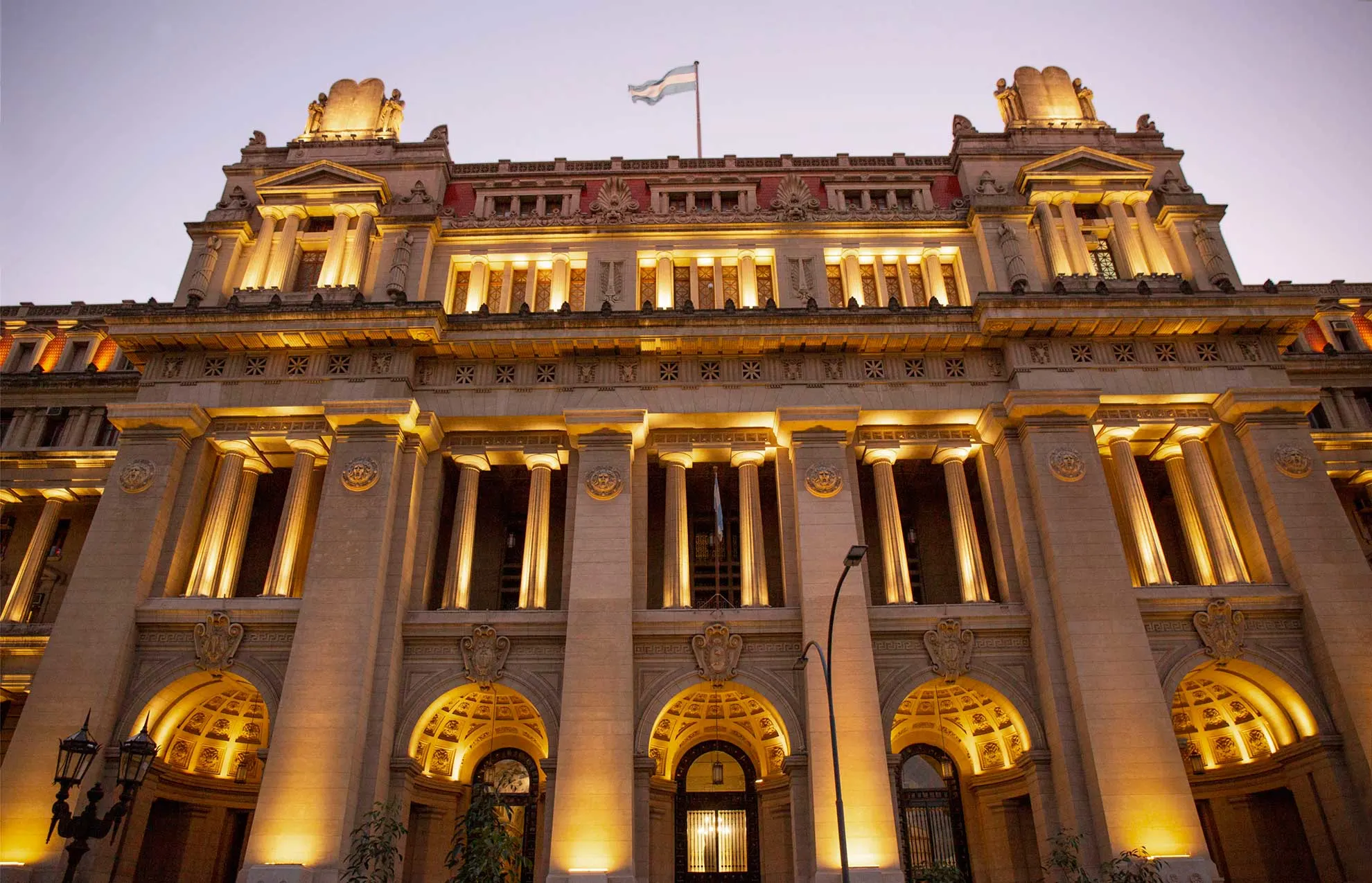 Fachada del Palacio de Tribunales de la Nación Argentina, sede de la Corte Suprema de Justicia en Buenos Aires.