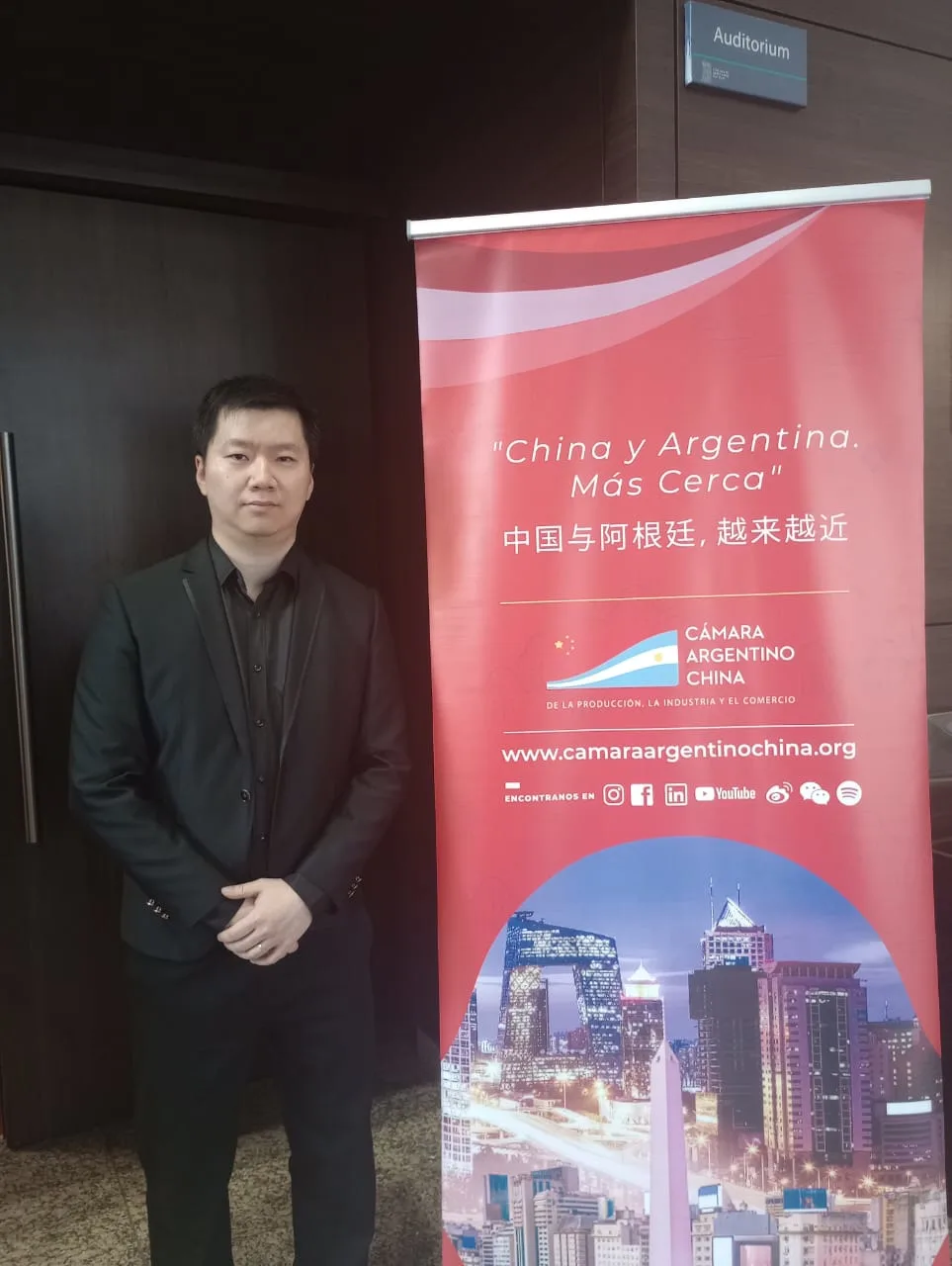  Andrés Wei, de Haomai Technology, hablando sobre la importancia de la capacitación para la tecnología minera china.